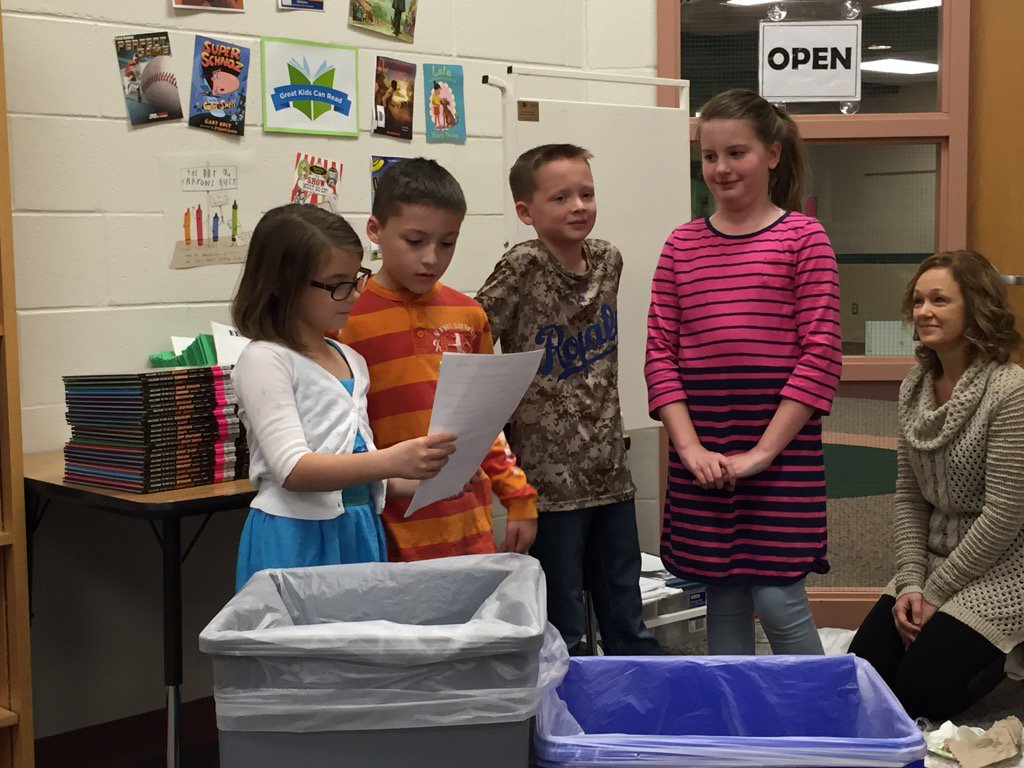 SGStingrays's tweet image. Third grade students taught a lesson on recycling. #raypec