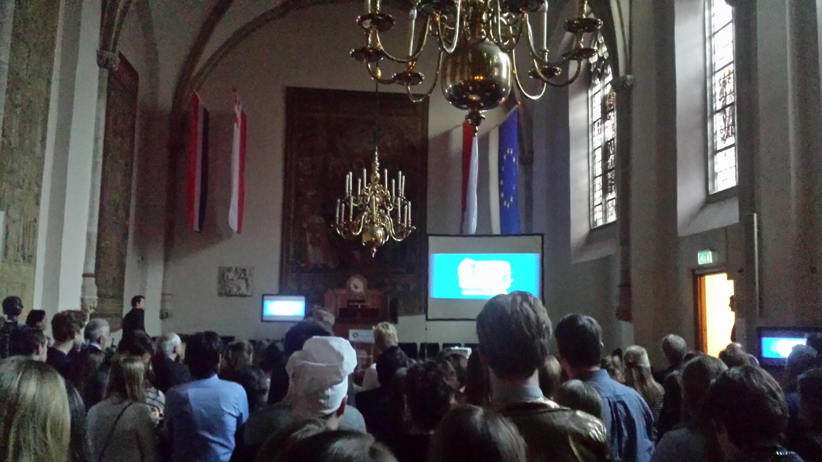 RoelandSchmohl's tweet photo. Thema onthulling van de UIT in t academie gebouw Utrecht ! https://t.co/TA757AlZBq