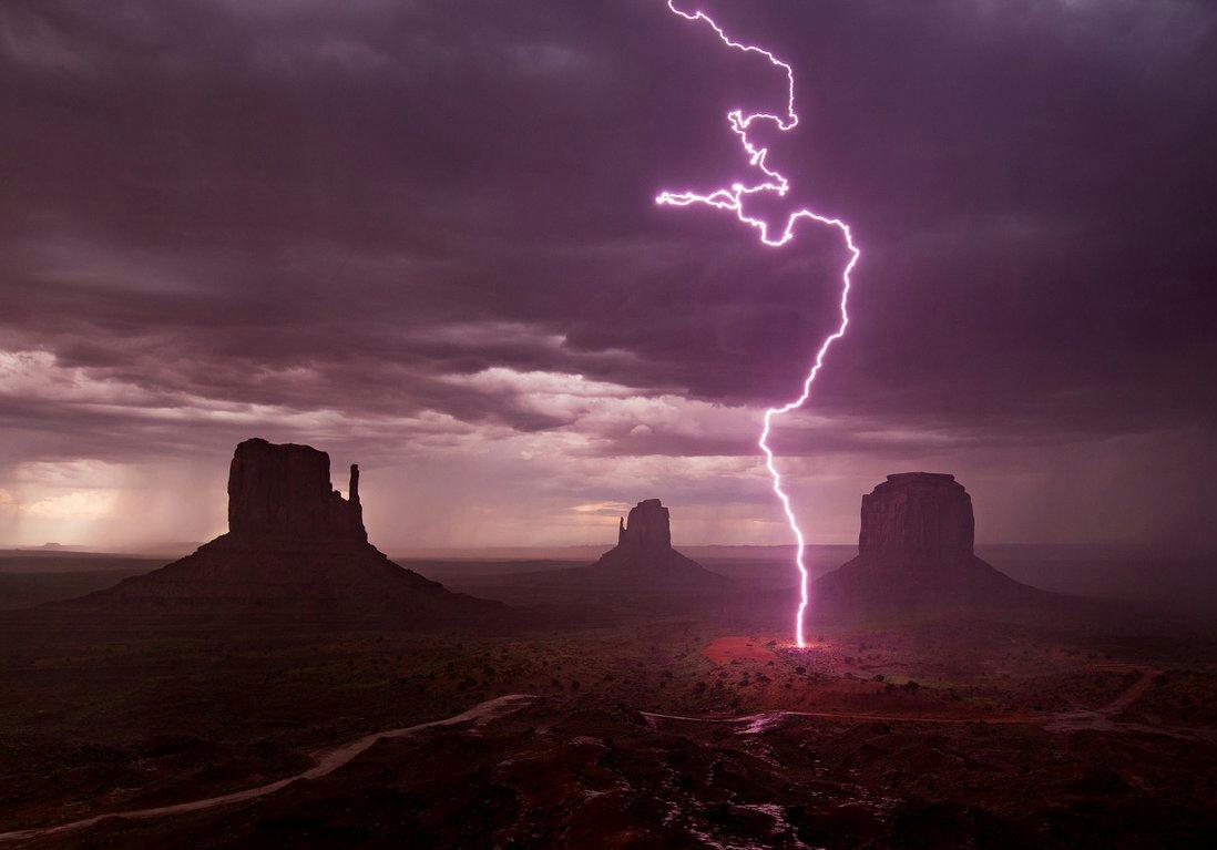 I love watching the lightning.
("I am not strange, I am just not normal"- Salvador Dalí, Spanish Artist)
#StormHour