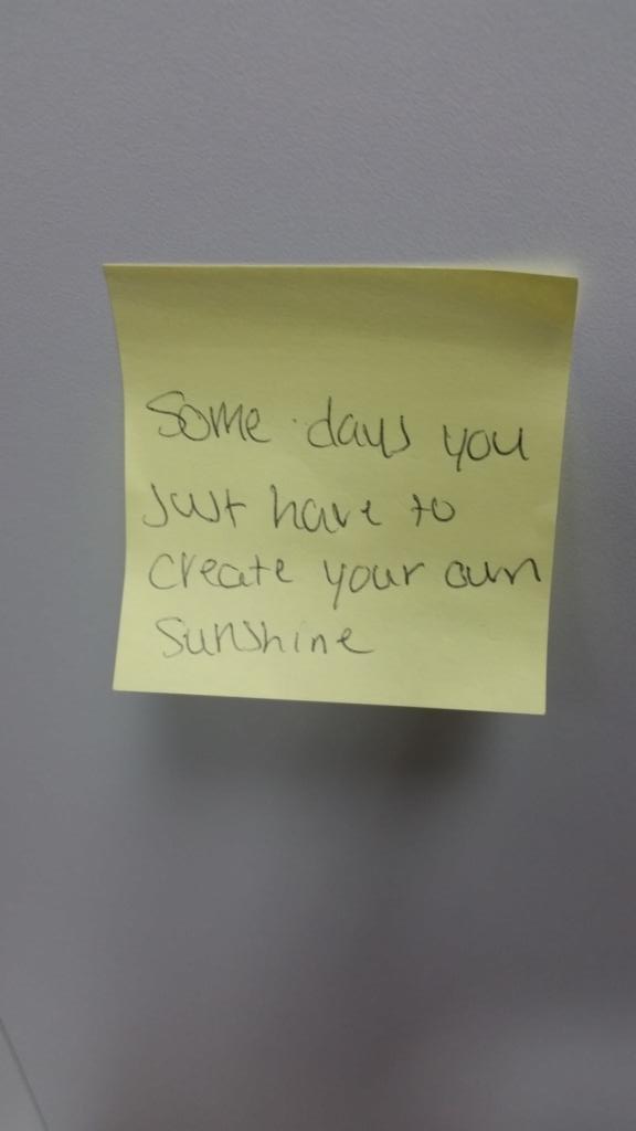 MichelleAMarin's tweet photo. Someone left this sticky note inside the locker door of the gym i go to. Not a bad way to start the day! https://t.co/GcReX3FCR4