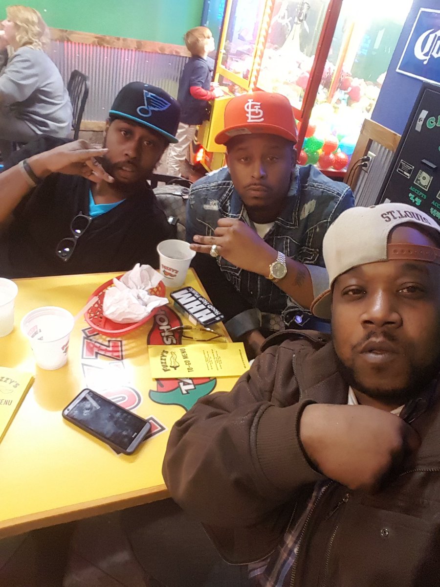 mshaze314's tweet photo. Hanging out with J-Kwon &amp; BD #FACEUPENT #HHM https://t.co/zpOrbouUjh