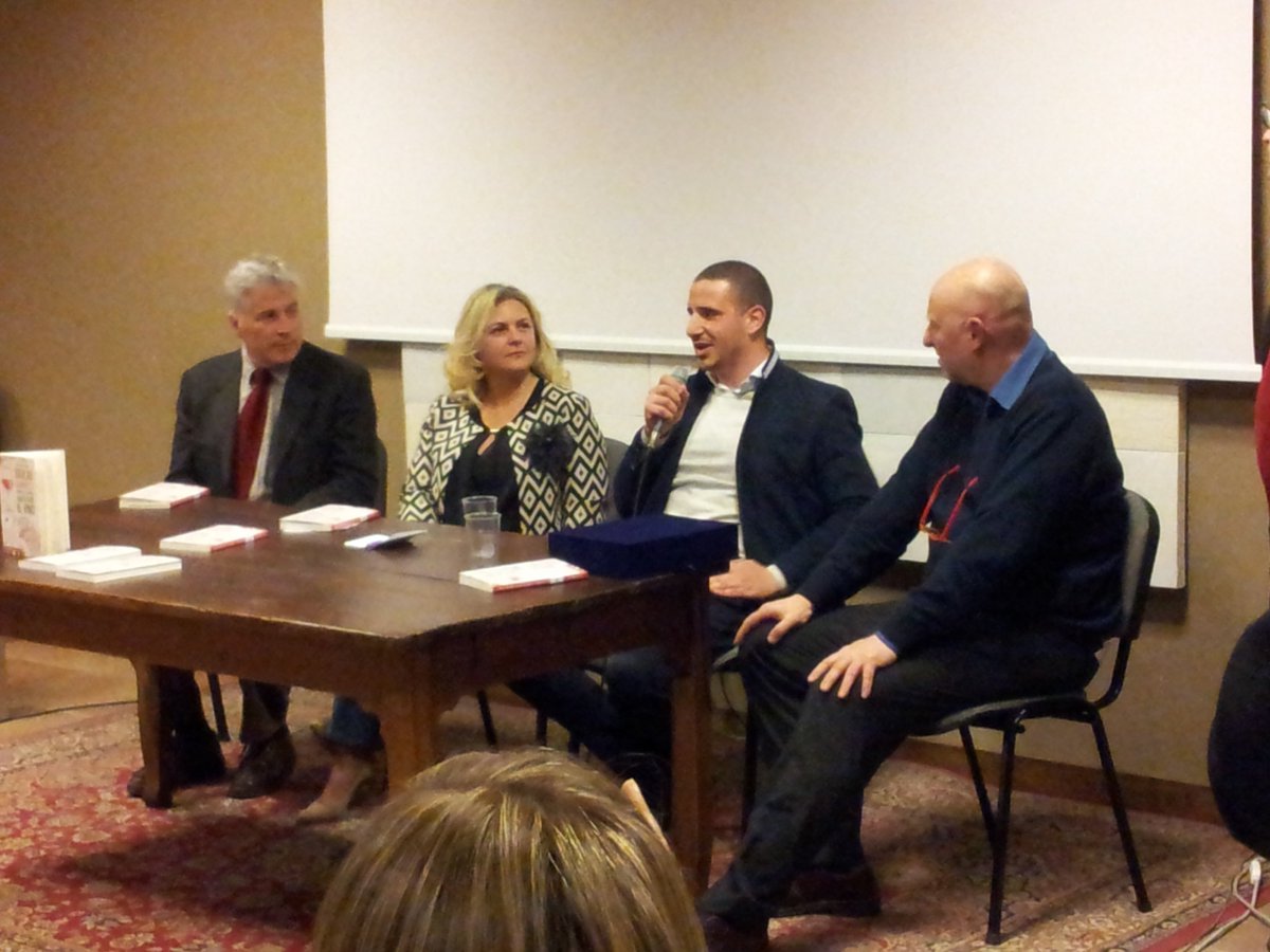 #SebastianNasello <a href="/PodereLeRIpi/">PodereLeRipi F.Illy</a> receives Gambelli oenology award. #vernaccia50anni #anteprimavernaccia <a href="/vernacciasg/">Consorzio Vernaccia</a>