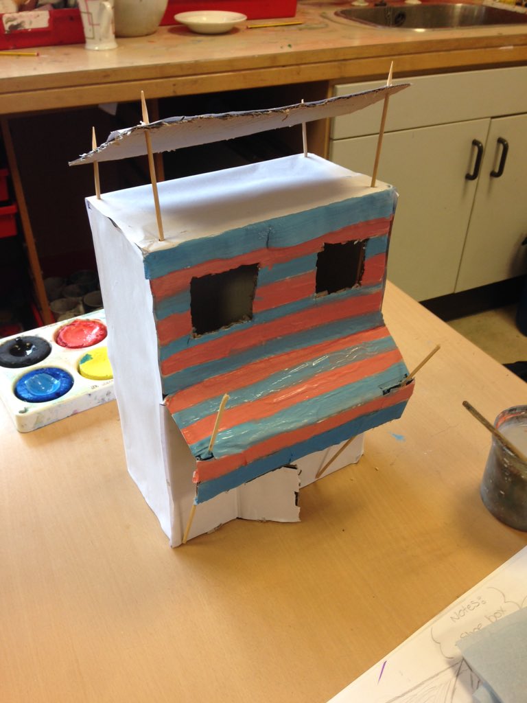 mungo_art's tweet image. Great work from Miss Cassidy&apos;s 2.2 class today. Your Favelas are really starting to take shape! #recycleddesign