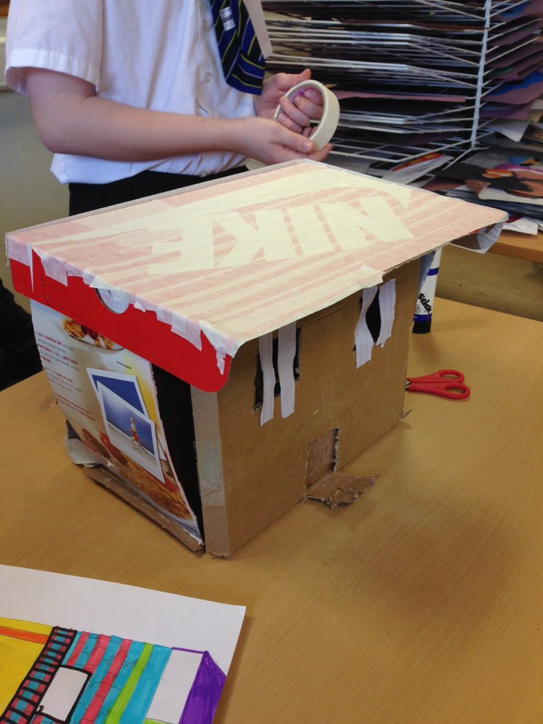 mungo_art's tweet image. Great work from Miss Cassidy&apos;s 2.2 class today. Your Favelas are really starting to take shape! #recycleddesign
