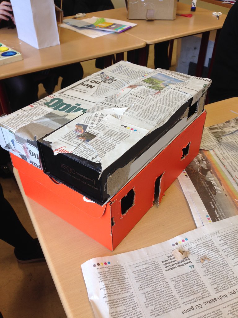 mungo_art's tweet image. Great work from Miss Cassidy&apos;s 2.2 class today. Your Favelas are really starting to take shape! #recycleddesign