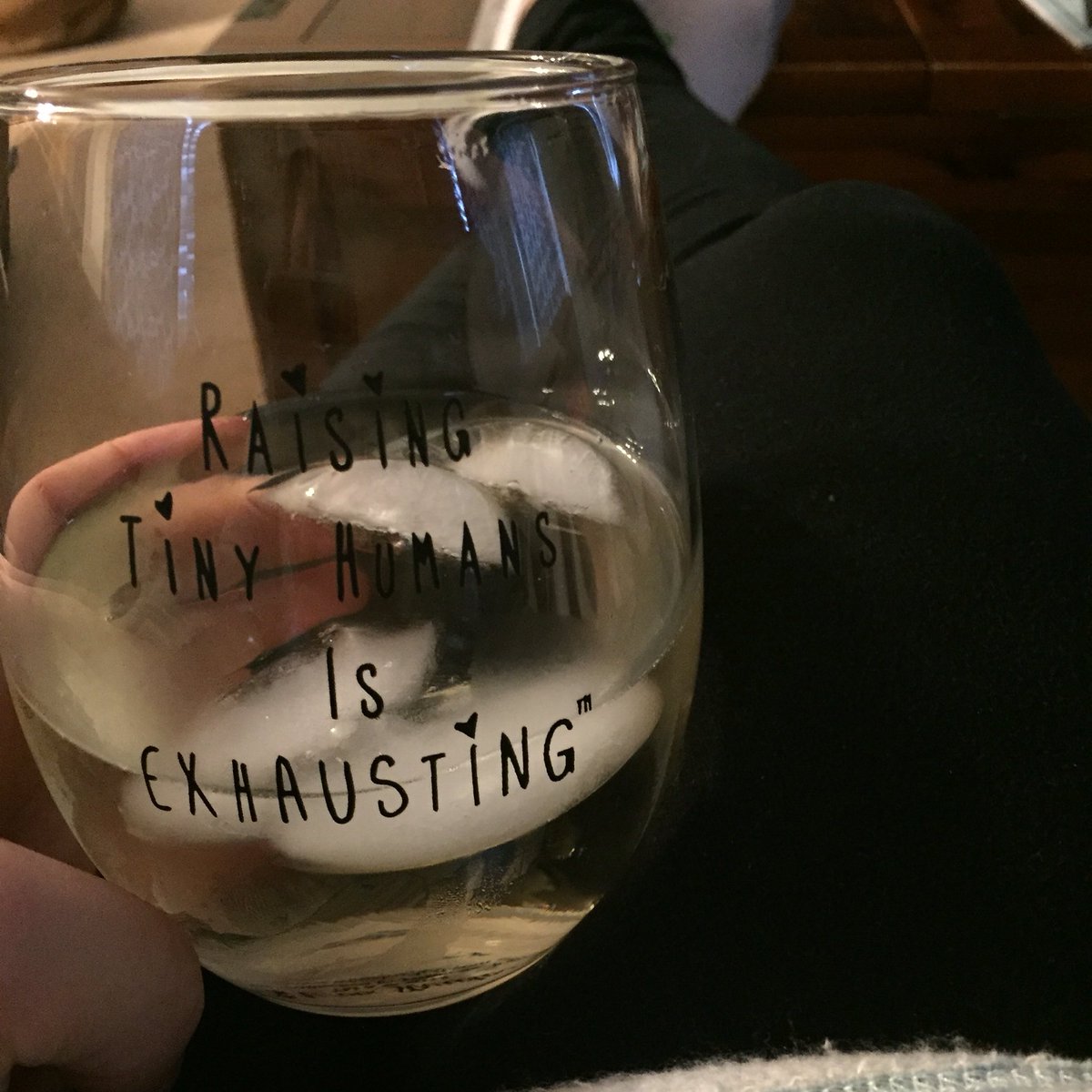 lularoewithjess's tweet photo. It's been that kind of day. #lularoeaddicts #butterleggings #raisingtinyhumansisexhausting #wine #mamaneedsasippycup https://t.co/1rOTfIRfjs