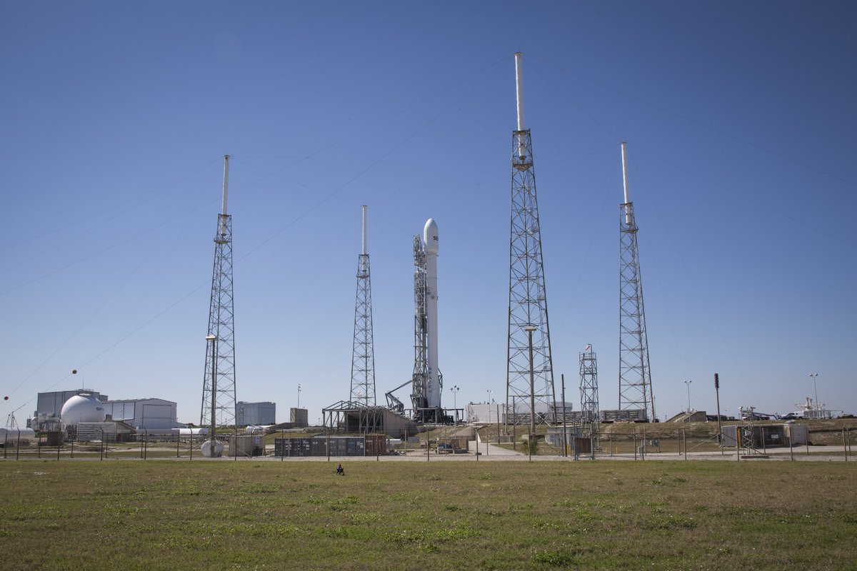 One hour away from our live webcast at 6:25pm ET.
Launch targeting 6:47pm ET → spacex.com/webcast