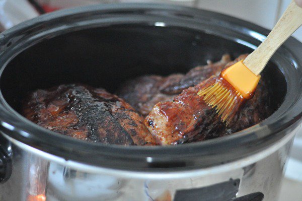 flourarrange's tweet photo. For your #OscarsParty: Crock Pot Ribs inspired by @RevenantMovie via @DiningwithAlice https://t.co/qZJb0PA3mG https://t.co/NLJI5CeoK4