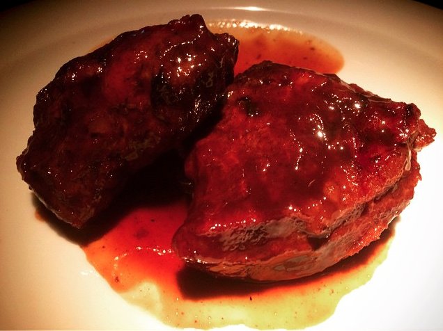Nuestro #Chef Pablo Campoy nos tienta c/ esta Ternera braseada c/ salsa d vino tinto y crema d papas trufada
#comer