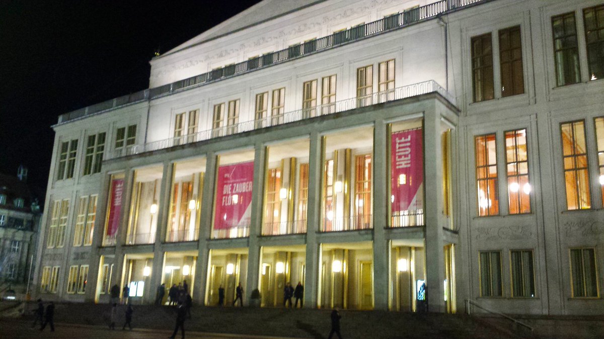 PiaKafanke's tweet photo. Ich glaube ich muss nichts weiter zu der sehr gelungenen Vorstellung sagen.
Tip Top 👍👌
#Zauberflöte #operleipzig https://t.co/f6WMhIp7kY
