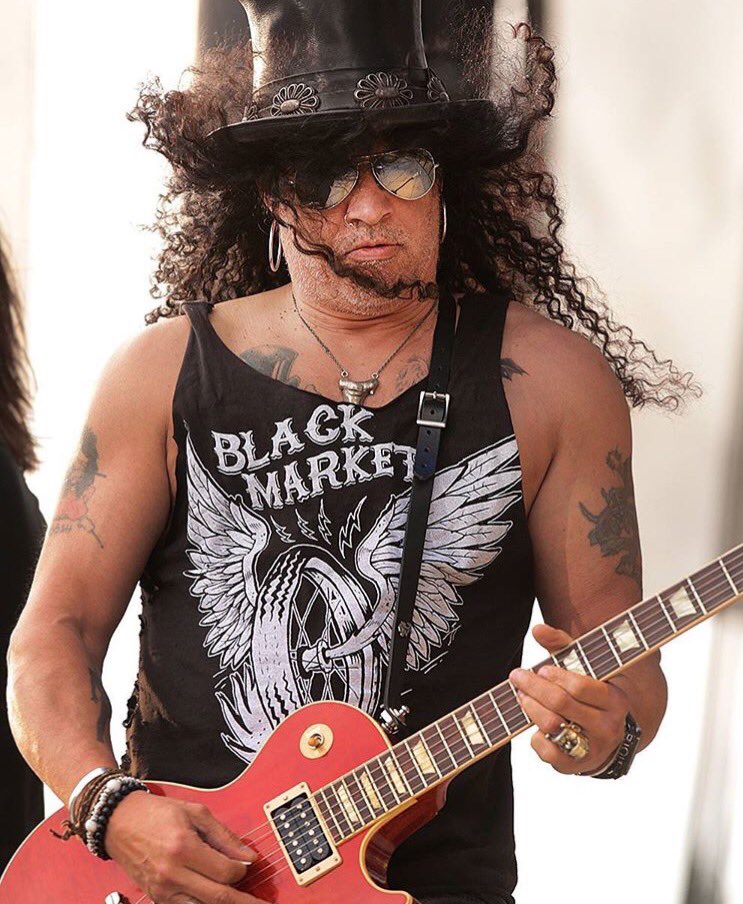 All_about_SLASH's tweet photo. Night with this! #WOFTour #LakeTahoeOutdoorArena @slash pic by @SDjimgrant 🎩🎸😎 #Slash #GuitarPlayer #RFnR #rockers https://t.co/0rSotR0iVl