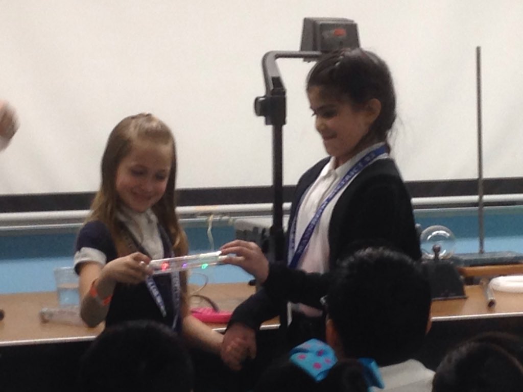 mrsWilk213's tweet photo. #roy4th @scitech learning about electricity & magnetism https://t.co/dL3W5g6RcM