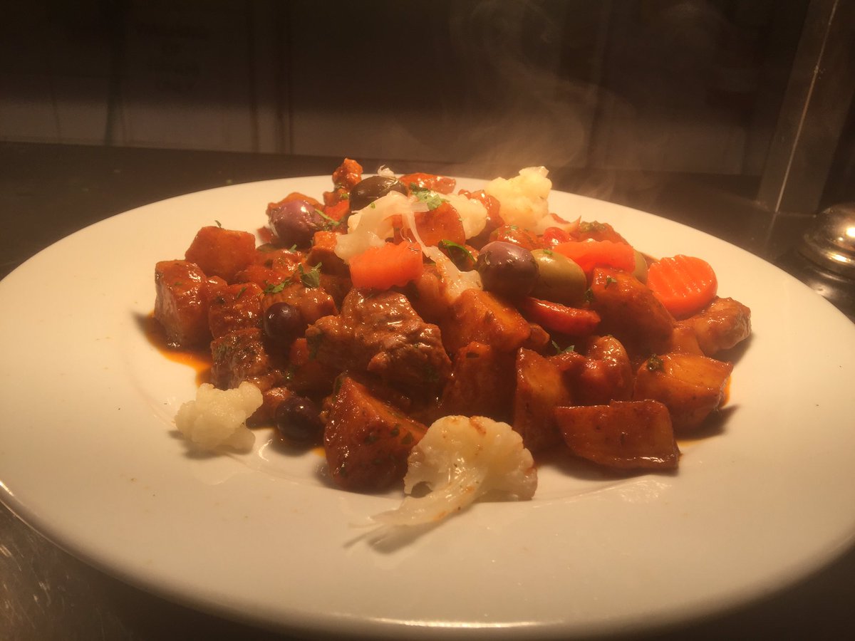 AvonBrewery's tweet photo. Carne Portuguesa @ The Avon Brewery ......... Need I say more.
#Portugesefood#Salisbury https://t.co/TgI2MaUxHf