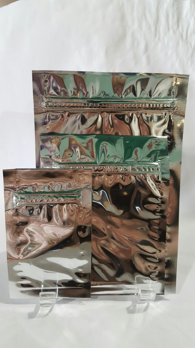 New to #MatthewsDisplay by popular demand -- resealable #Mylar pouches! Three sizes in stock (2x3, 3.5x4, 4x6).