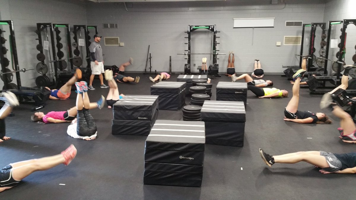 HoCoSoftball's tweet photo. Big thanks to Coach Crawford for the tough work today! #weoutwork #gettingbetter #lovemygirls https://t.co/sXV0kBBKqx