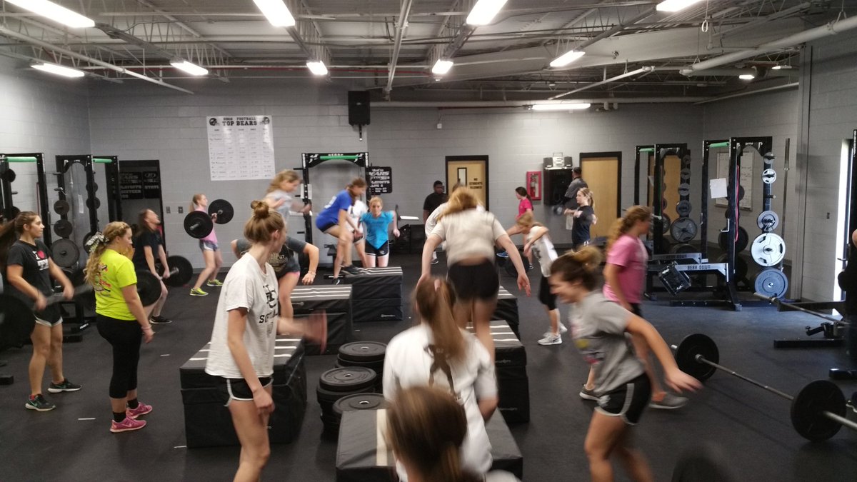 HoCoSoftball's tweet photo. Big thanks to Coach Crawford for the tough work today! #weoutwork #gettingbetter #lovemygirls https://t.co/sXV0kBBKqx