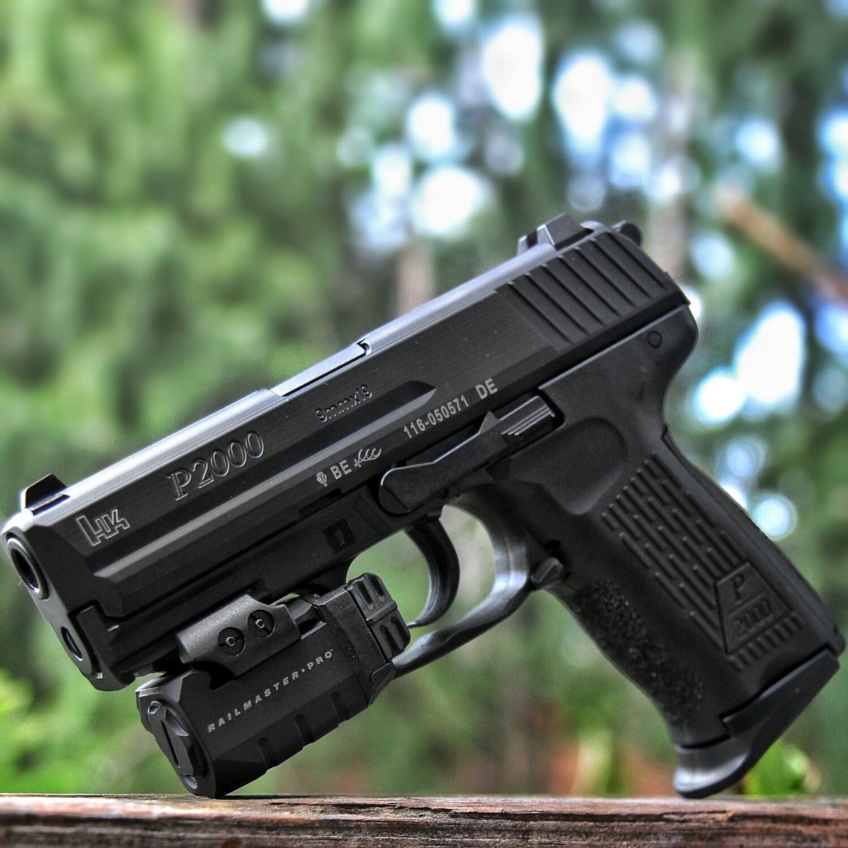 HecklerAndKoch's tweet photo. #RailMasterPro from @CrimsonTrace riding on the #P2000
Photo by @ Metalhead_1
#HecklerAndKoch #NoCompromise https://t.co/X1aC5Fwx7S