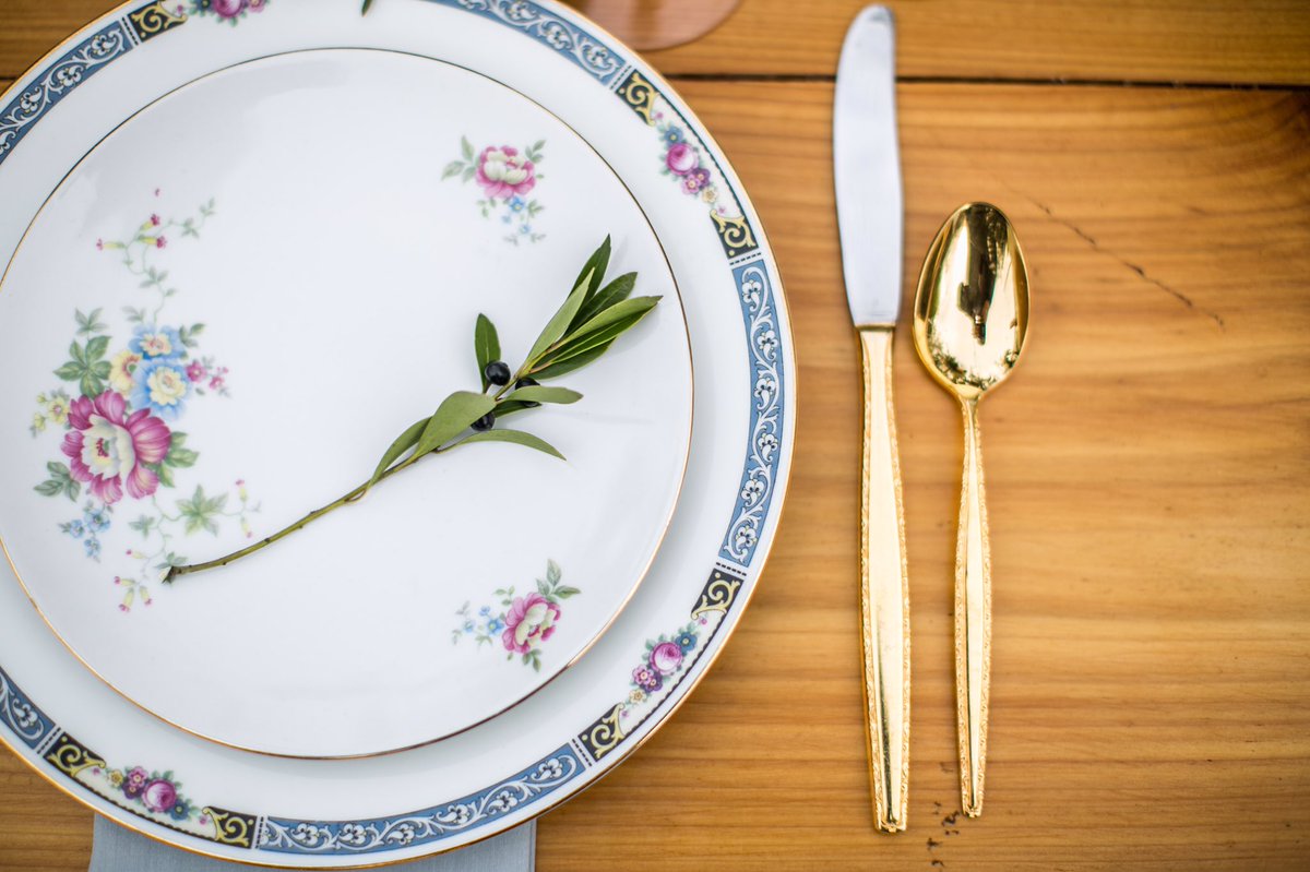 RusticDrift's tweet image. In love with this photo by @anncoenphoto of our mismatched China.  Such a pretty combo of plates! #mismatchedchina