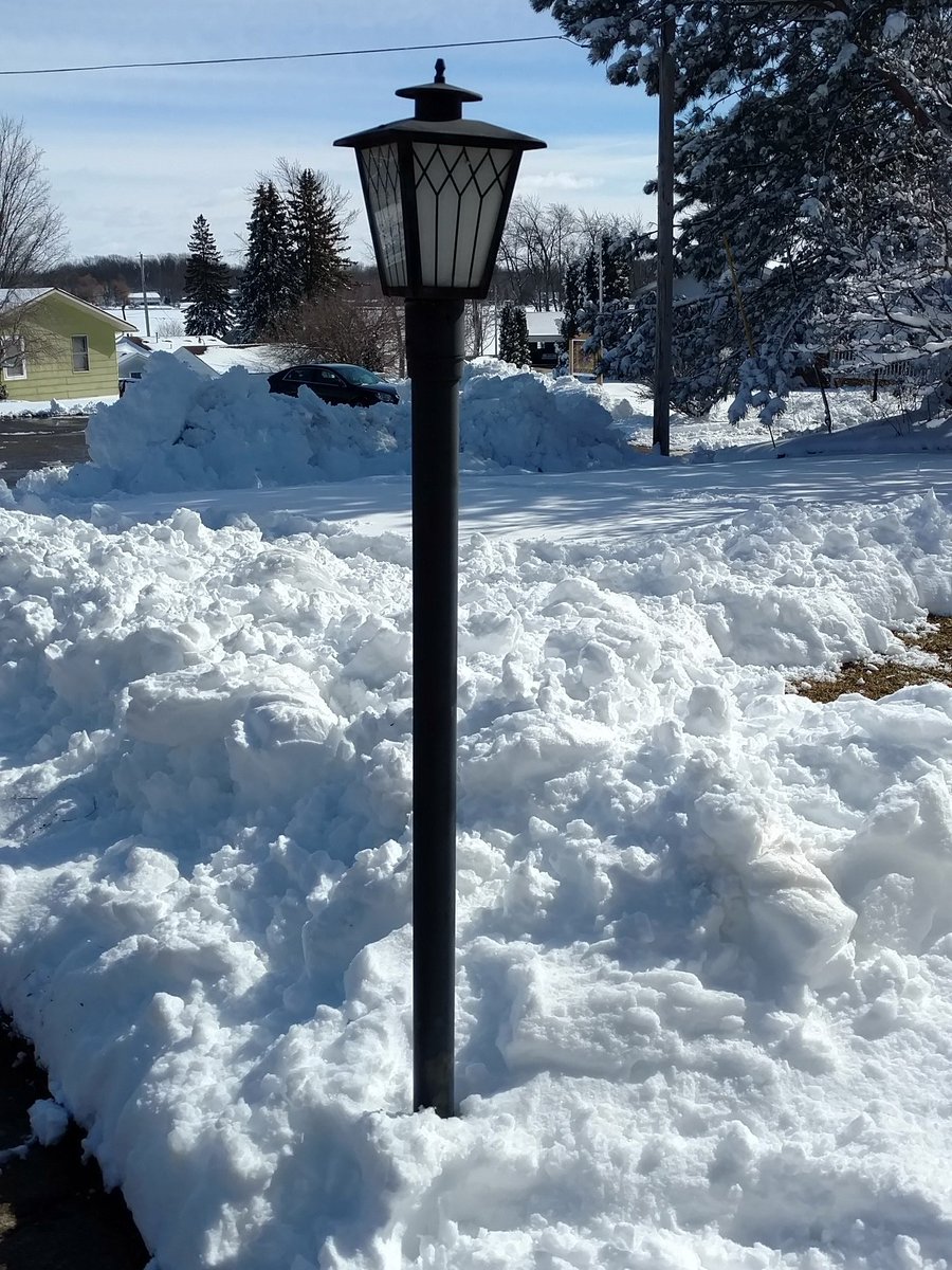 gmazel41's tweet photo. Crazy #Snowzilla2016 I just finished shoveling the drive. #massagetherapy https://t.co/DV44GqnoiL