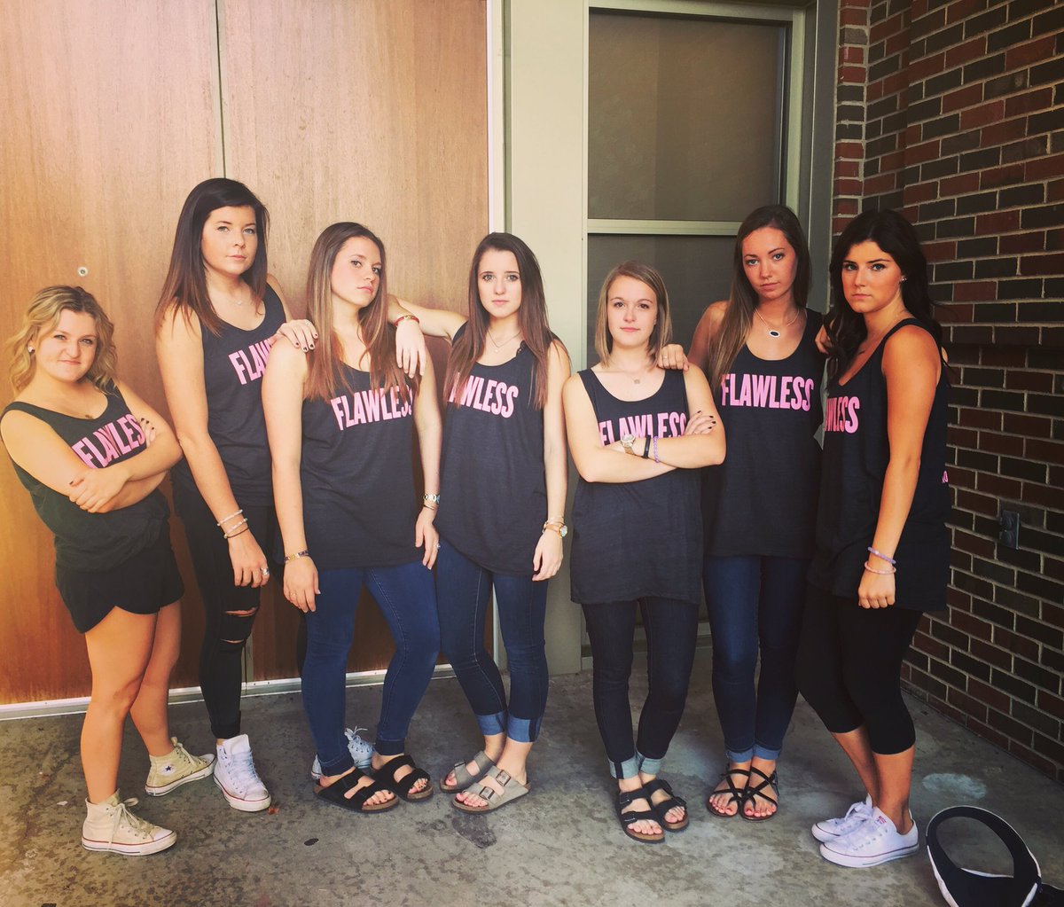 meredithkelly15's tweet photo. BC WHY WOULDN'T YOU WANT TO BE FRIENDS WITH THESE AMAZING PEOPLE #whyimgreek #silverstingrays @KSUGW @KSUChiOmega https://t.co/VSjWix6QuE