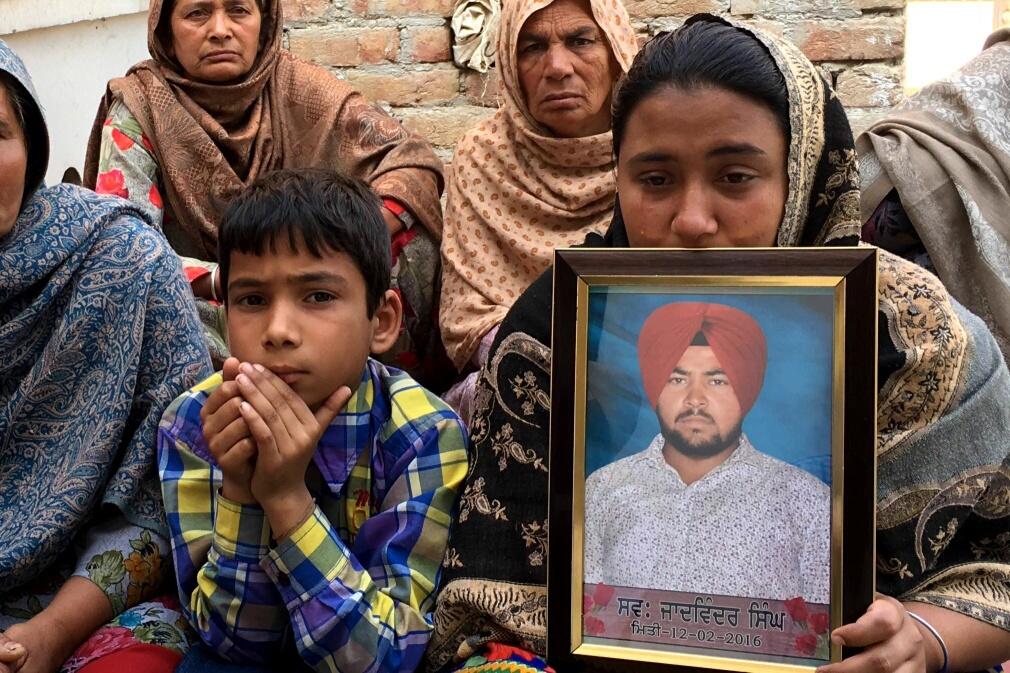 KhannaPal's tweet photo. Her brother committed suicide on 12th Feb, by jumping in front of the train.
#DestroyedCrops
#PainOfPunjab https://t.co/RjoKeji3VE