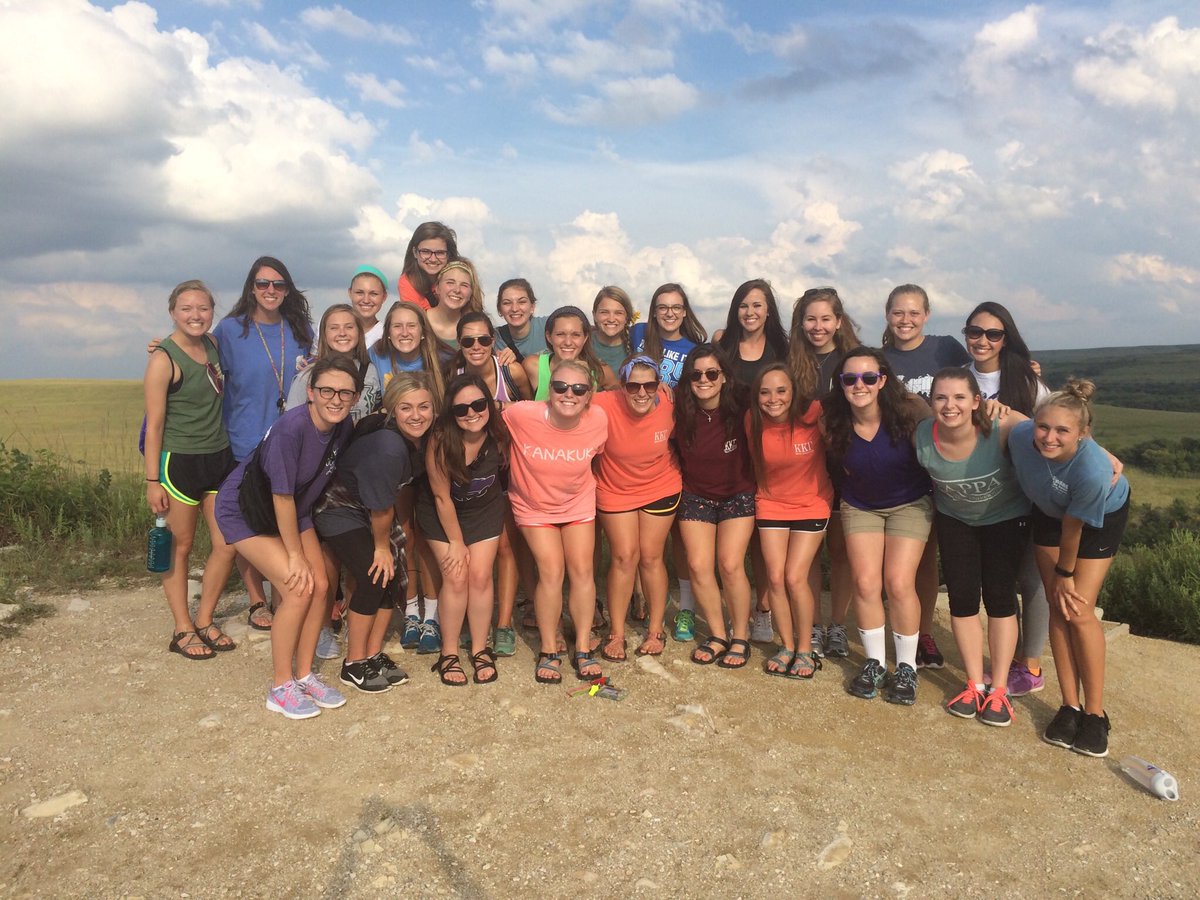 lizzyh19's tweet photo. #whyimgreek #NavyNighthawks I get to go on adventures with my favorite people! https://t.co/s4MSf2pd66