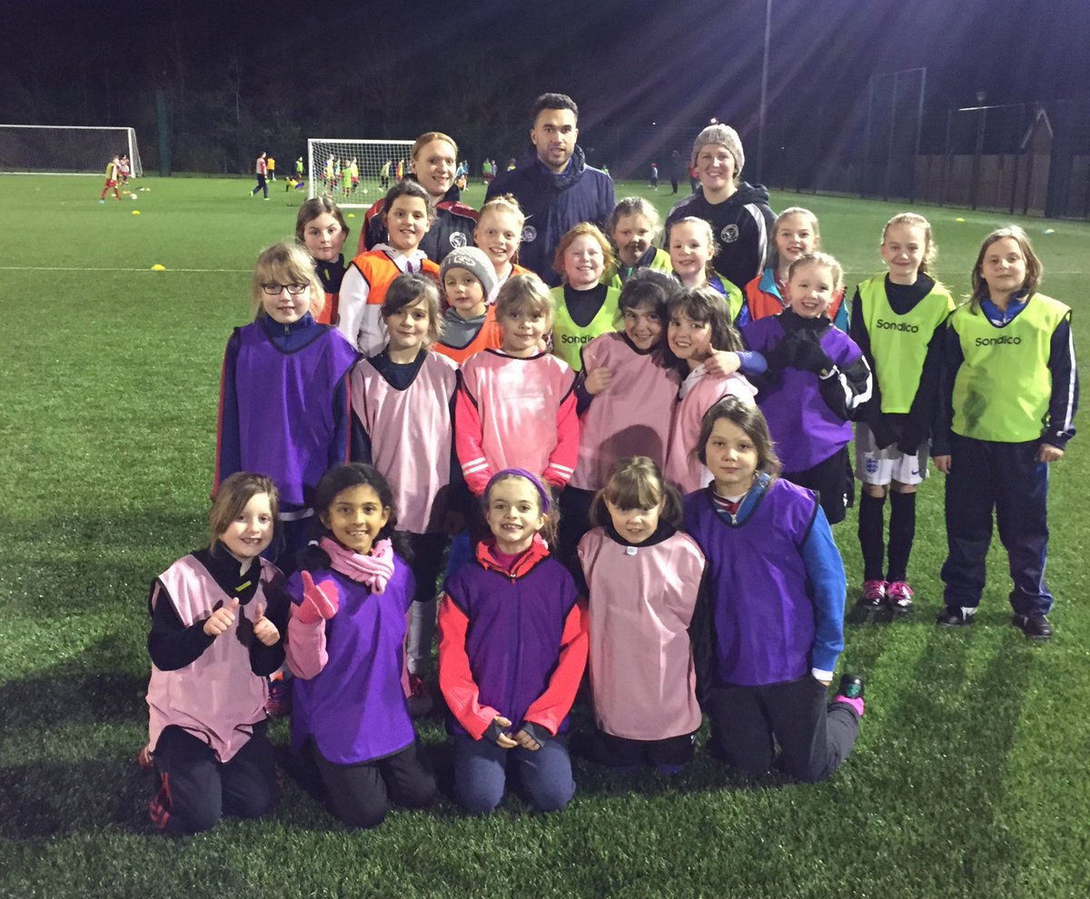 Exciting evening <a href="/bracknelltownfc/">Bracknell Town FC</a>... Over 20 new girls taking part in football! #BBFAGirlsDo #ThisGirlCan