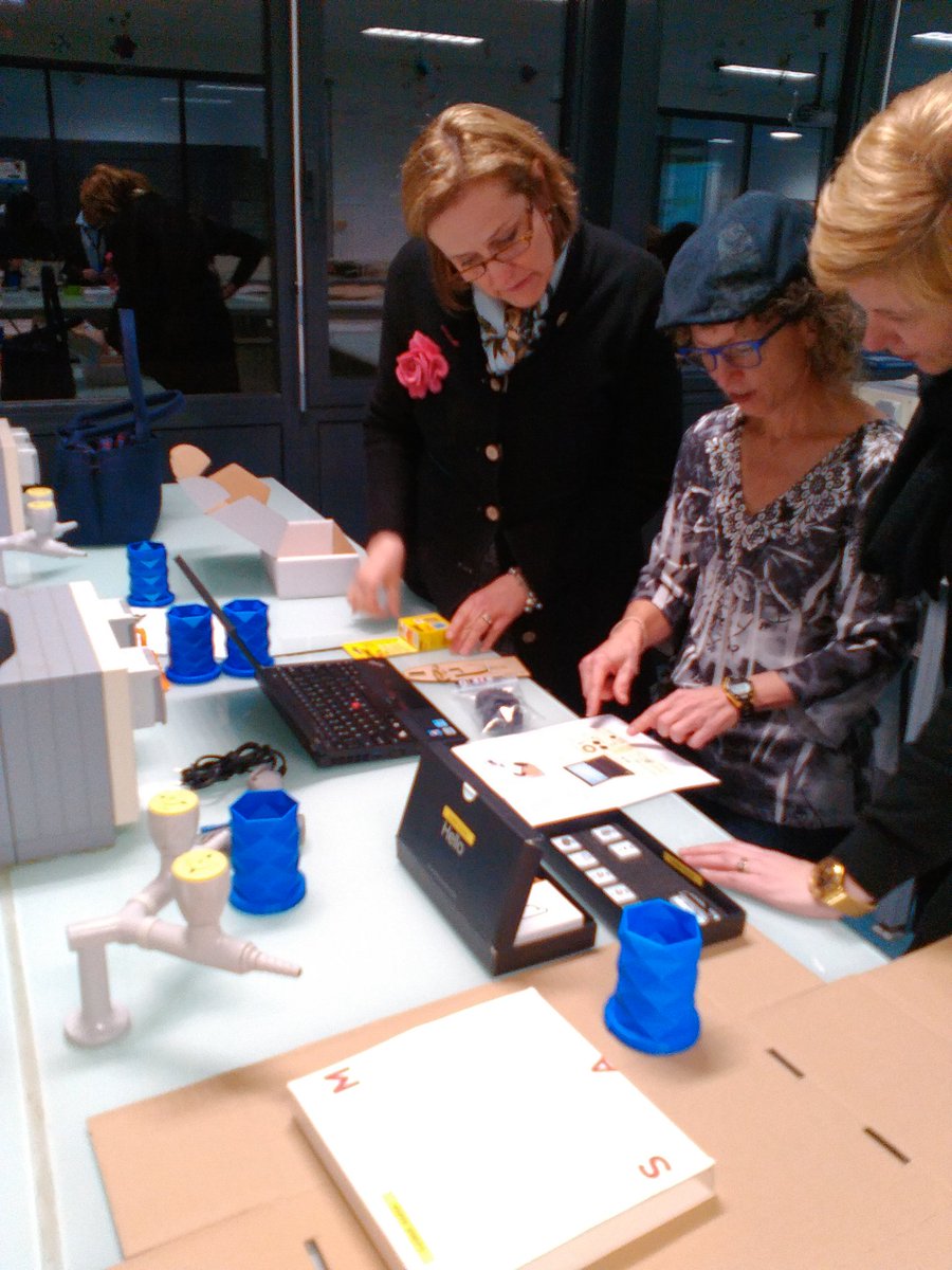 freyk_math's tweet photo. Parents getting into the zone. #ISBZone #MakeZone @ISB_MS https://t.co/jaWiO7QHr1