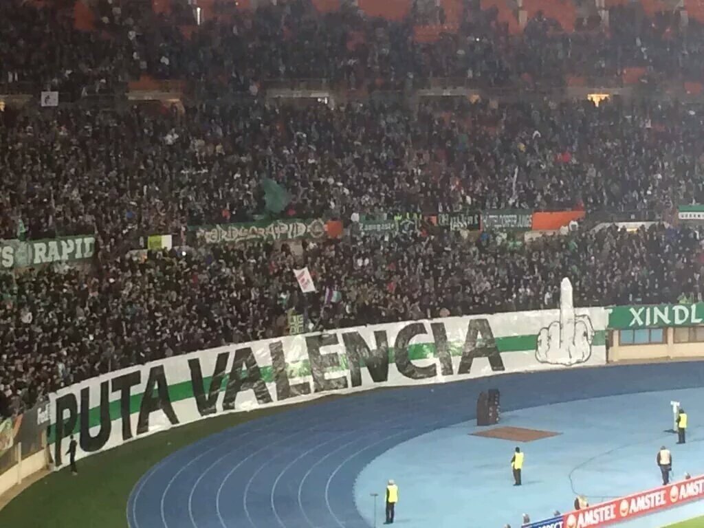 hools1969's tweet photo. Pancarta de los ultras del Rapid de Viena | "Puta Valencia" https://t.co/qbO35ZRg79