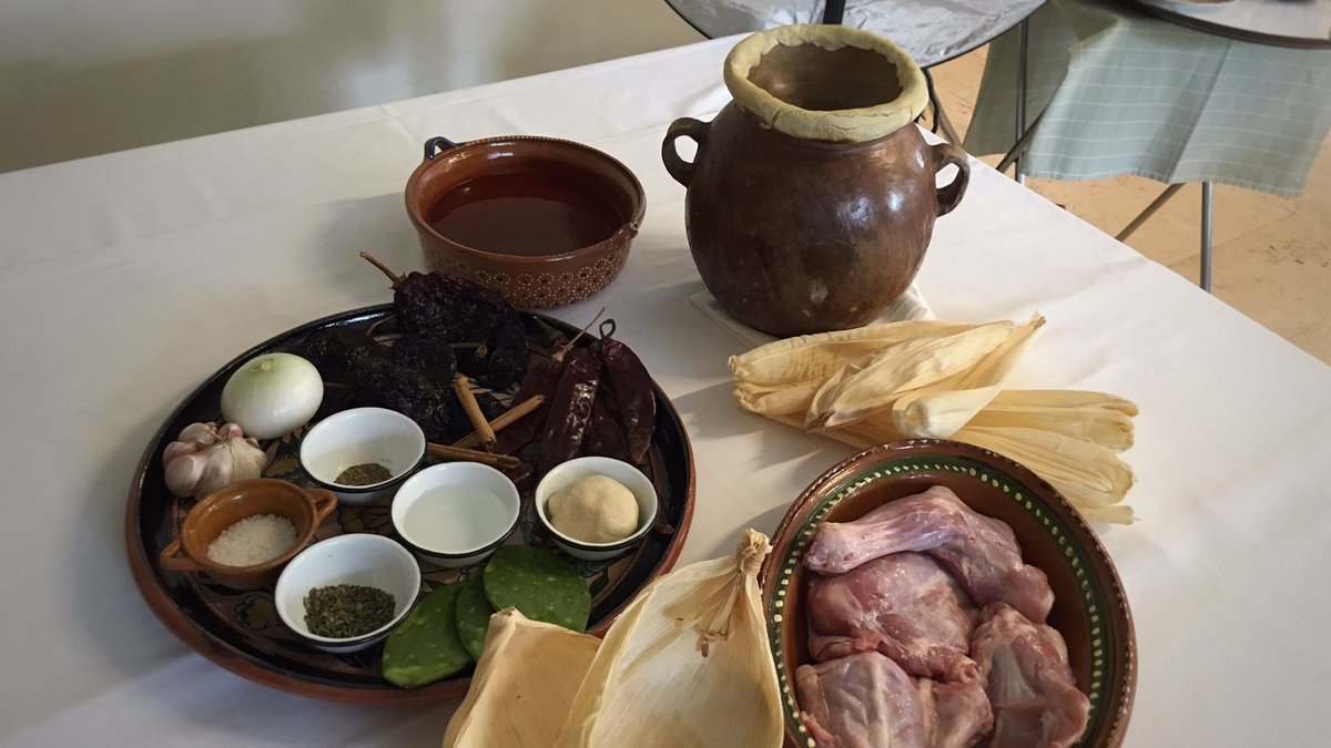 TrincheEstudio's tweet photo. Seguimos trabajando. Aprendiendo del Chivo Tapeado en @NicosMexico con #ElenitaSinTwitter https://t.co/UyFfBVNIuL
