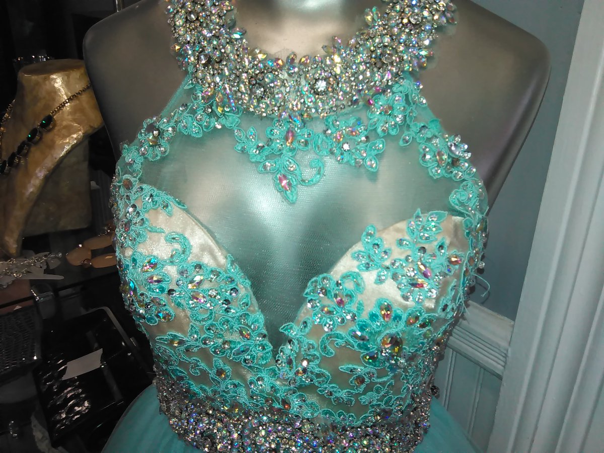 ClassCBoutique's tweet photo. Alyce Aqua Formal (Sz. 0, ONLY $98) is ab-so-lutely GORGEOUS!
#prom #shopclassic https://t.co/o8oJz61p9Y