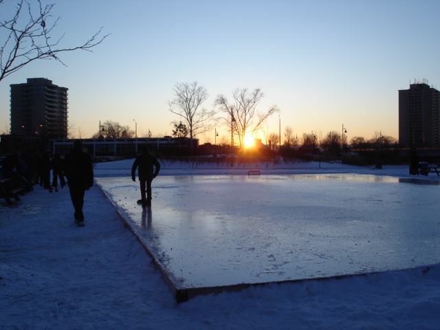 Dorothy_Tomiuk's tweet photo. #PortCredit Pond Hockey tourney Jan 2010 https://t.co/SZqHlq5Mjp #TBT #PC175 cc: @portcreditdotca @Impress_Gifts https://t.co/jYEjzXhK1k