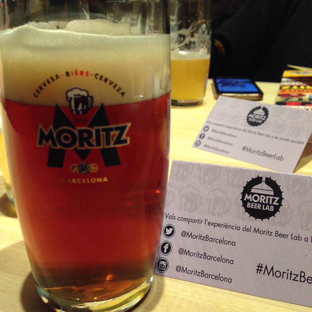 BCNHorasOficina's tweet photo. Tras la visita a las diferentes salas del #MoritzBeerLab, aquí tenemos a la reina del evento: #MoritzRedIPA https://t.co/BiZnCmR4Bo