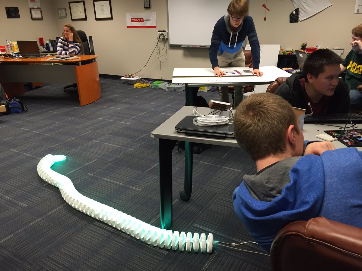 DrElaineMetcalf's tweet image. @karikeefe @UCMSummitCenter #IoT #SmartCities Ss gear up for #sensEd Demo Day on March 3 at @ThinkBigFdn #r7proud