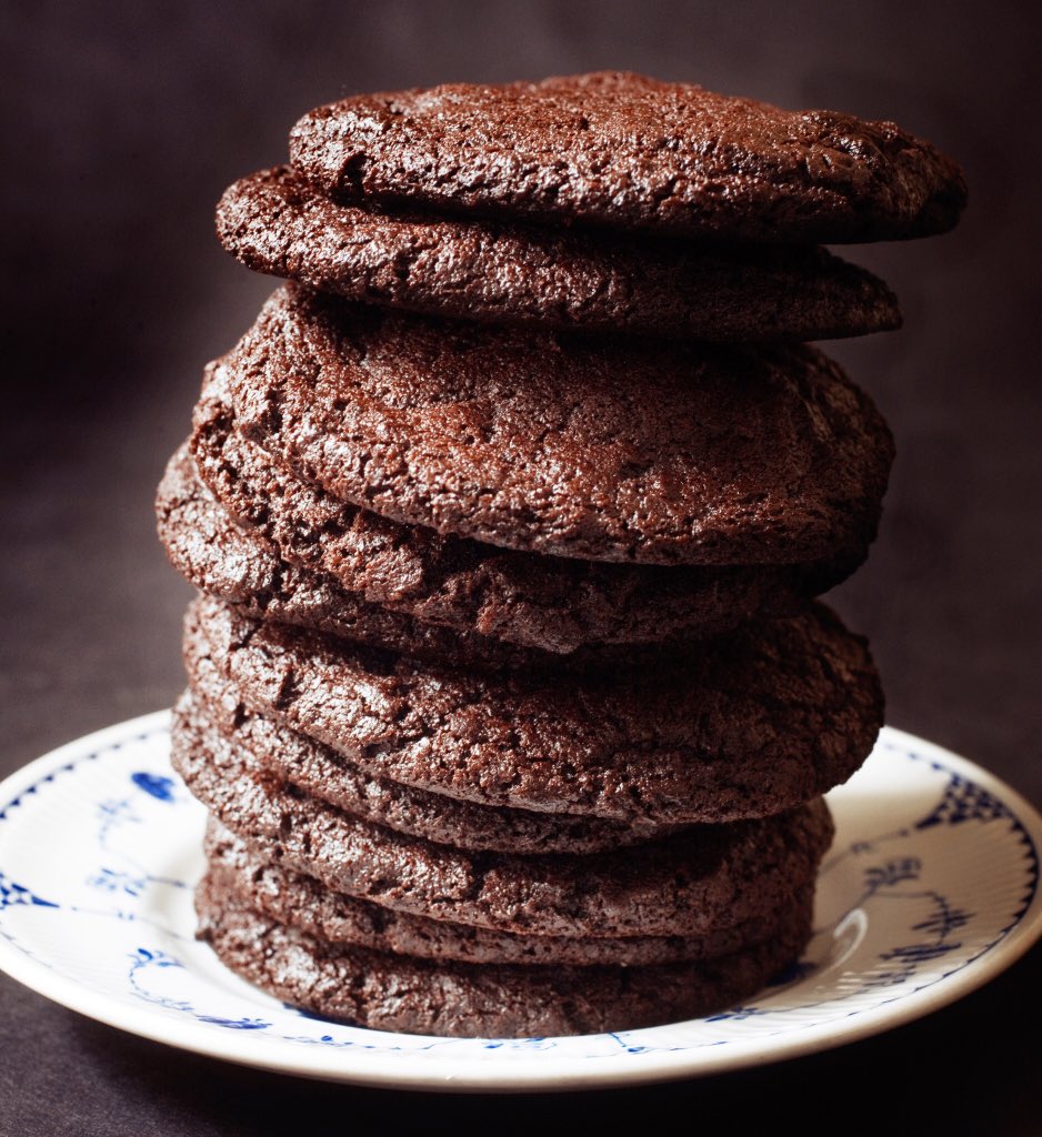 milkbarstore's tweet photo. 🍫🍫🍪 aka chocolate chocolate cookie! grab one this afternoon! https://t.co/qhH7mHtwme (📸 @gabrielestab) https://t.co/gUY6vcZFN2