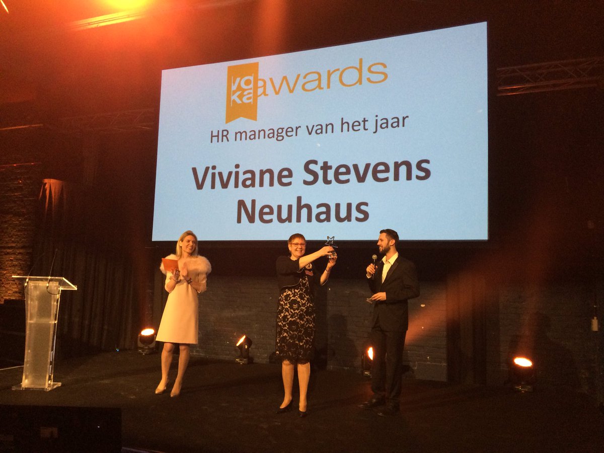 De stemmen zijn geteld, de winnaar is Viviane Stevens van Neuhaus! Pralines voor iedereen? #vokawards