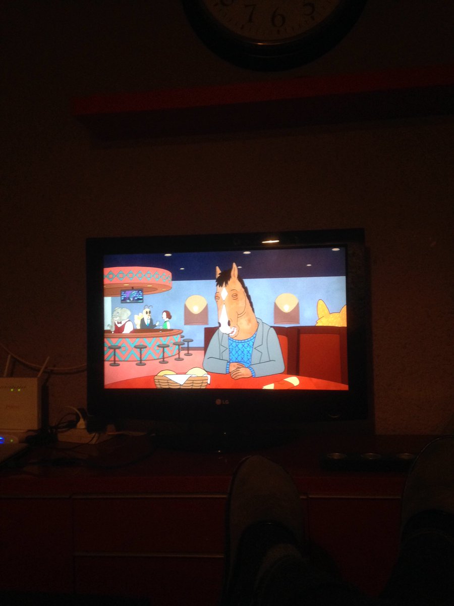 marcnoepicazo's tweet photo. Vale... Hay un momento en tu vida en que te tomas en serio una serie en la que sale un caballo. Jajaja #Netflixf https://t.co/UCRXr7KnCK