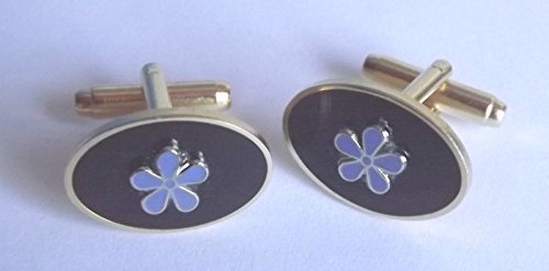 bianco_camicia's tweet image. Guardate come è #petaloso questo fiore su questi #gemelli da polso!