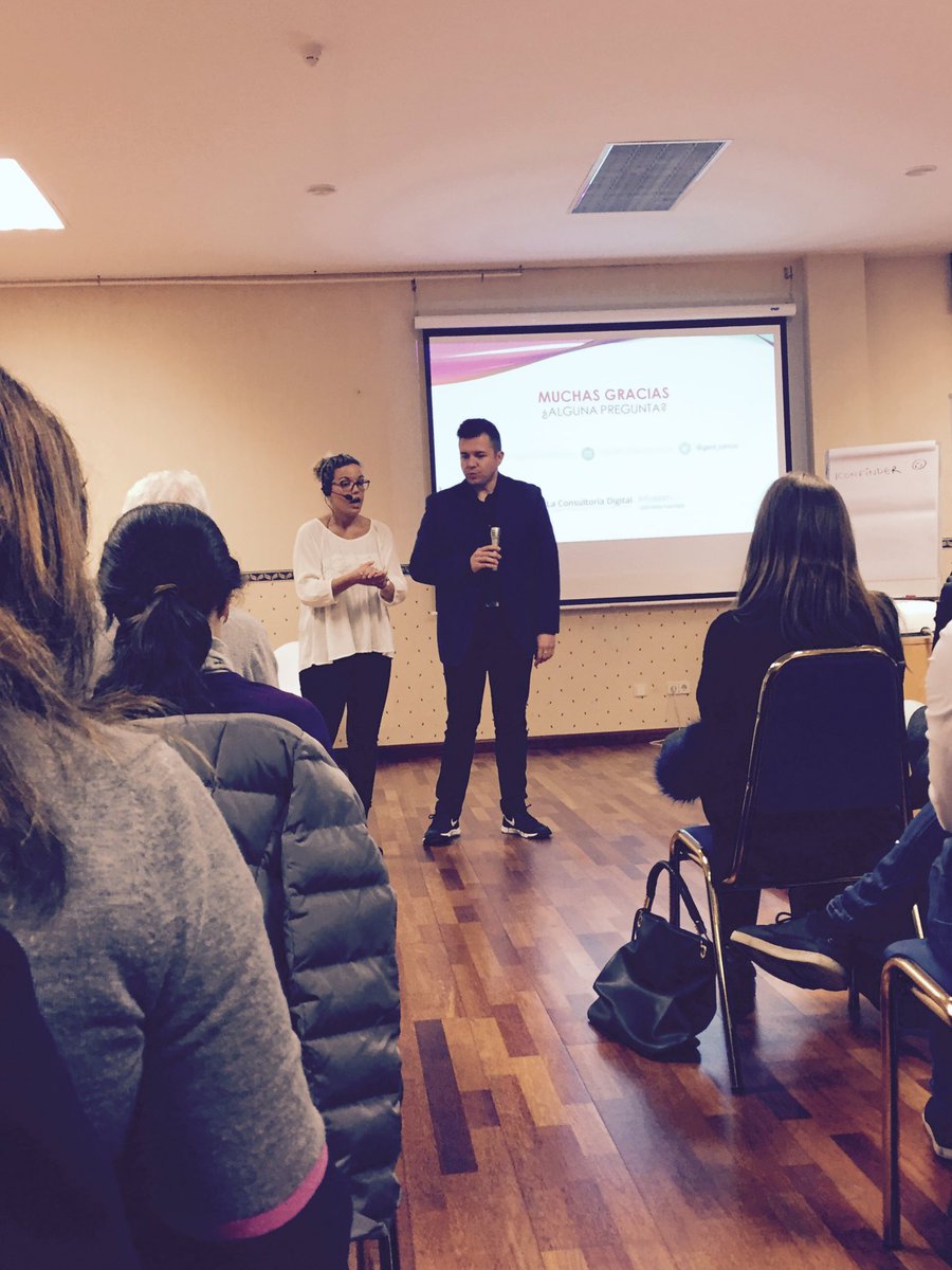 somosmartes's tweet photo. Qué bien que ya se habla de Inbound Marketing. #masterclass #clubdemarketing #benllyhidalgo cc @geni_ramos https://t.co/LW4o8DNZpW
