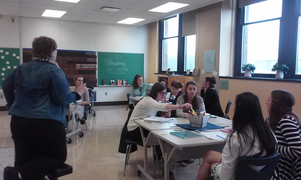 drsusanradams's tweet photo. @BUCOEImpact #CoreIExperience future educators use observation data to identify @shortridge culture & values #myips https://t.co/rNfNFJoGXv