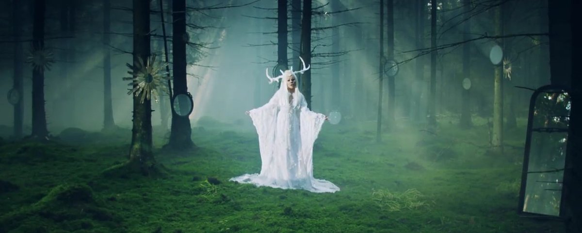 http://lunaswitchescloset.blogspot.com/2016/08/kerli-diamond-hard-official-music-video.html