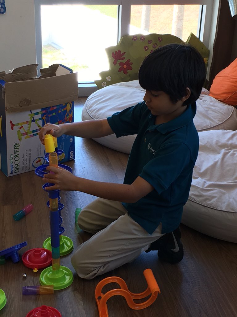 MissLushDDA's tweet photo. Making our own inclined planes! Zip lines and marble maze races! https://t.co/KYWCr0RhTa