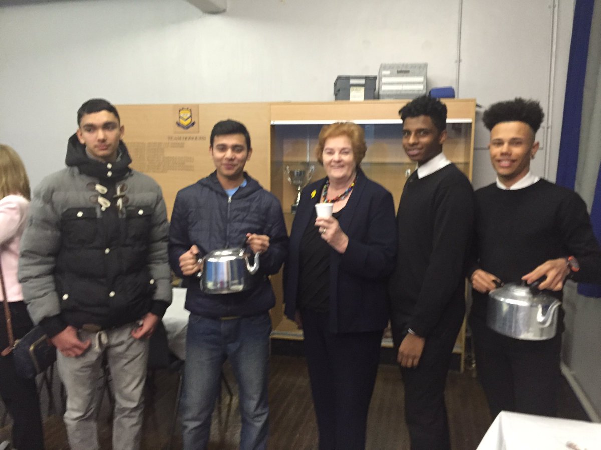 Look who popped in for a cuppa! Diolch <a href="/RosemaryButler/">Rosemary Butler</a> #supportingcommunity