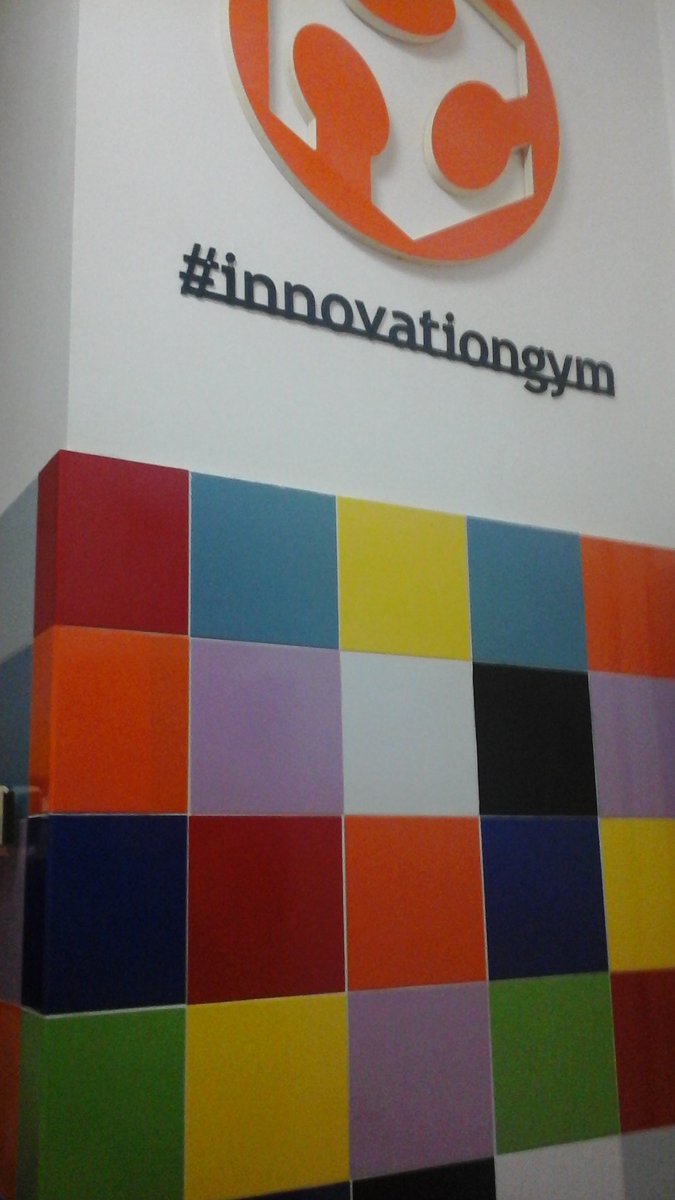AlsndraGraziosi's tweet photo. Famo sedie #netgirls a @fmdigitale @francesca_fmd @CStajano @pcorriero https://t.co/wVVjs97bQE