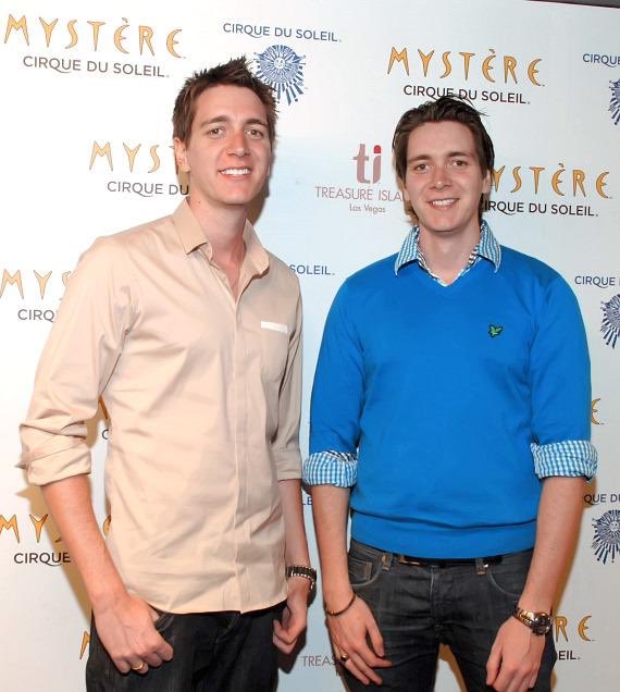 C_Weasley23's tweet photo. Happy Birthday to the best pranksters of Hogwarts!! @James_Phelps and @OliverPhelps https://t.co/8tnghLBMUD