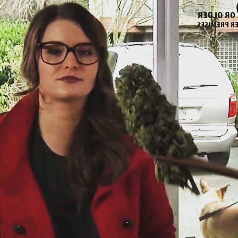 SplittingSticks's tweet image. Follow the giant bud... focus... crosseyed doeeyed starlet on #splittingticks @way_angela