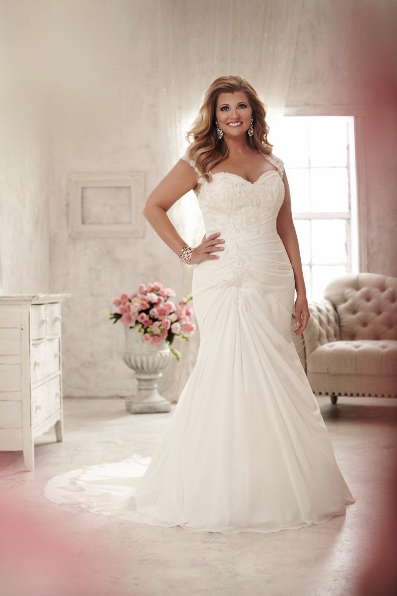 The stunning Cara Mia by #EternityBride are now in our beautiful Curve Couture Boutique, our brides just adore them!