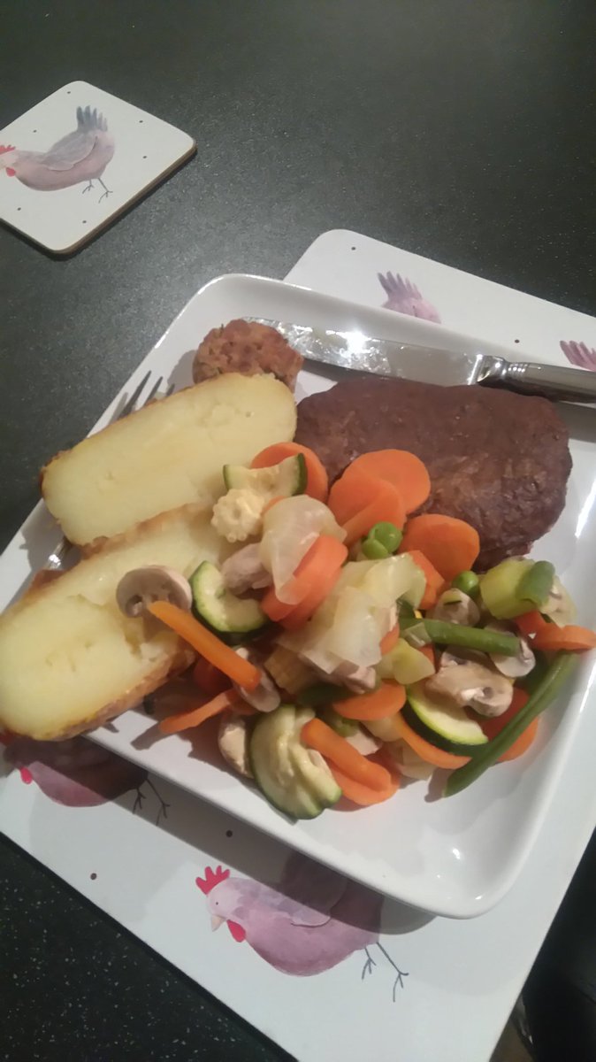 JuneyWillis's tweet photo. Lovely dinner waiting for me, https://t.co/d4vfJTRrFq