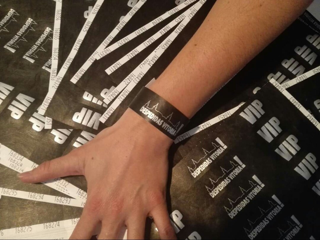 DespedidasVitor's tweet photo. PULSERAS VIP!
Disfruta de ellas contratando una actividad con nosotros 
Nuestra ruta por bares y discos con ofertas! https://t.co/cOGUslKPU8