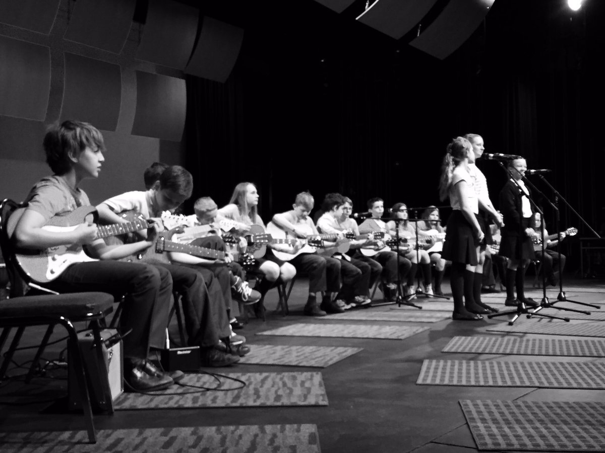 ckuhn26's tweet photo. One Love #musicshow #2016 #guitar #vocals @aberdeenhallPS https://t.co/4ad8dZMQaz